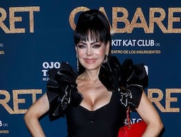 Maribel Guardia presume diminuta cintura en elegante vestido amarillo a los 65 años