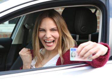 Licencia de conducir permanente GRATIS. Estados que la tramitan sin examen. Requisitos