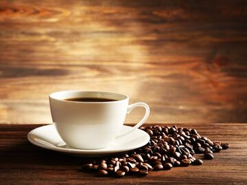 ¿Por qué tomar café después de comer beneficia a la digestión?