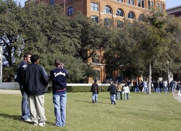 Texas quiere más guardias armados en escuelas