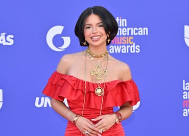 ¿Ángela Aguilar se “robó” vestidos de lujo? Diseñador lo afirma y fans así la defienden