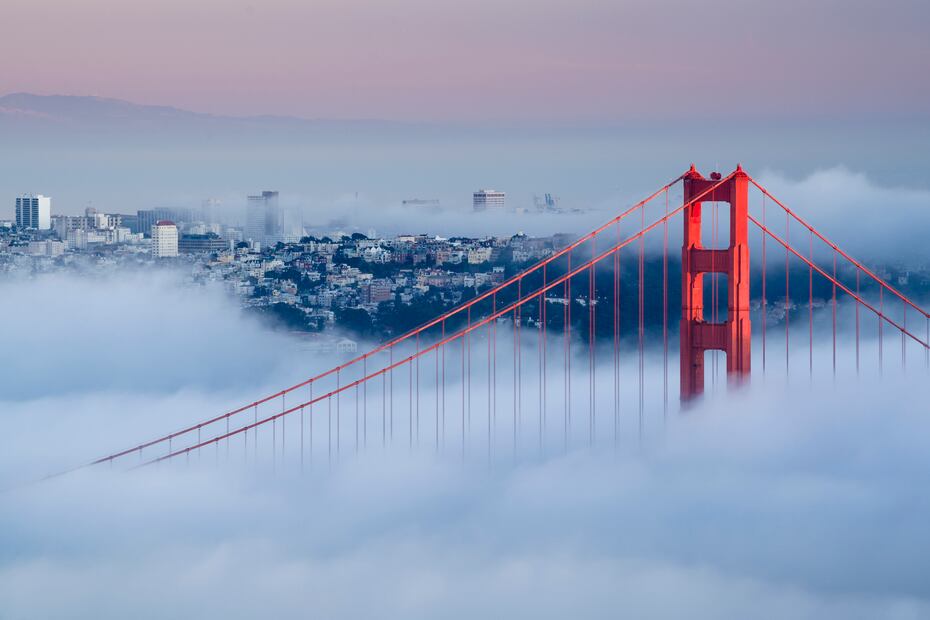Golden Gate con niebla. iStock/fcarucci