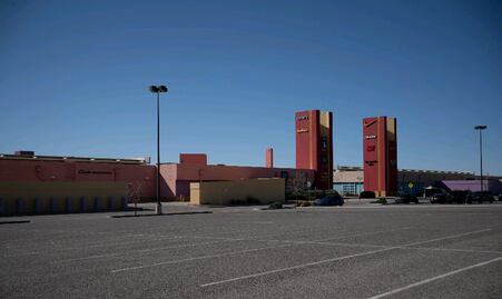 Cárcel o multa de hasta  $1,000 dólares por violar confinamiento en El Paso 