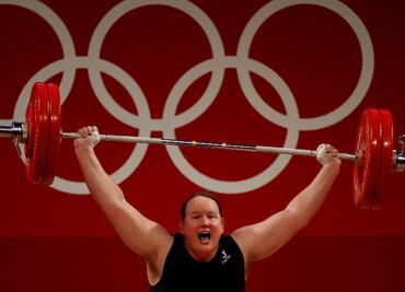 Laurel Hubbard, la primera atleta trans en Juegos Olímpicos, queda eliminada