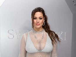Como todo un ángel: Ashley Graham luce sus curvas y lencería negra en desfile de Victoria’s Secret