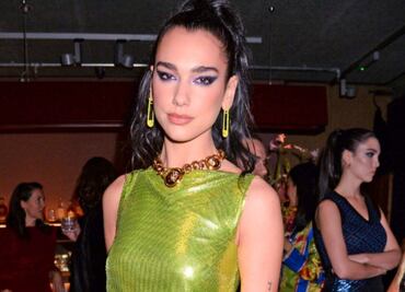 Dua Lipa luce figura ‘irreal’ con microbikini verde neón