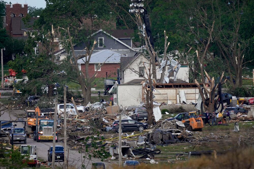 Tornado mortal golpea a Greenfield, Iowa, y causa destrucción masiva. FOTOS. foto: AP
