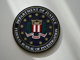 Elecciones en EU. FBI alerta de que su nombre y logos se están usando en desinformación electoral