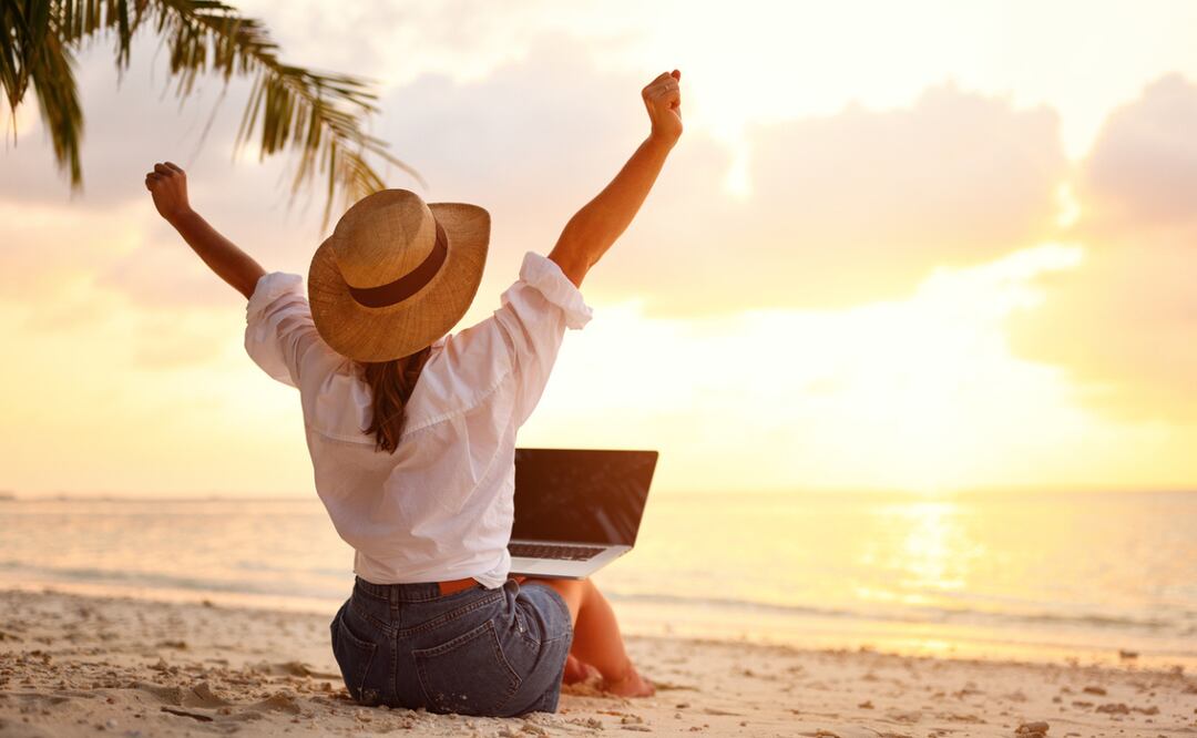 Empresa paga $10,000 dólares por viajar por el mundo como nómada digital. ¿Cuáles son los requisitos? iStock/evgenyatamanenko