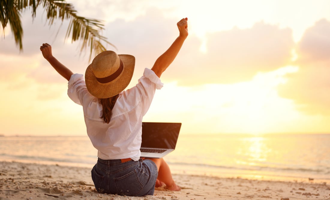 Empresa paga $10,000 dólares por viajar por el mundo como nómada digital. ¿Cuáles son los requisitos? iStock/evgenyatamanenko