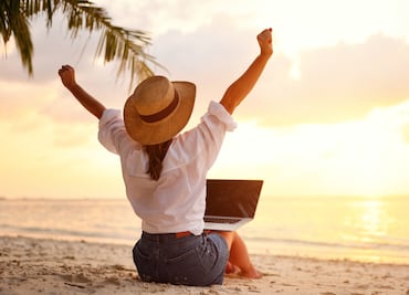 Viaja por el mundo como nómada digital y gana $10,000 dólares al mes. ¿Cuáles son los requisitos?