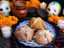 Pan de Muerto: Origen, significado y qué representa en la ofrenda del Día de Muertos