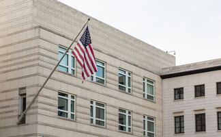 Trabajo en Embajada de Estados Unidos con sueldo de $745,072 pesos; cómo aplicar y requisitos