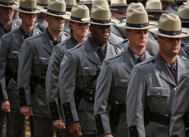 “Deja de actuar como campesino algodonero”, así la discriminación racial entre la policía de Nueva York