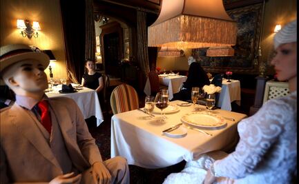 Un restaurante de EU usará maniquís para parecer lleno durante desescalada