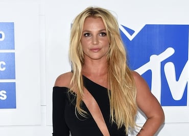 Britney Spears luce figura de impacto con bikini en su mansión