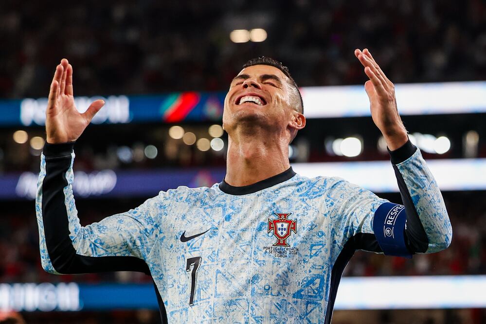 Cristiano Ronaldo hace historia: alcanza el gol 900 de su carrera. (Croacia, Lisboa) EFE/EPA/JOSE SENA GOULAO
