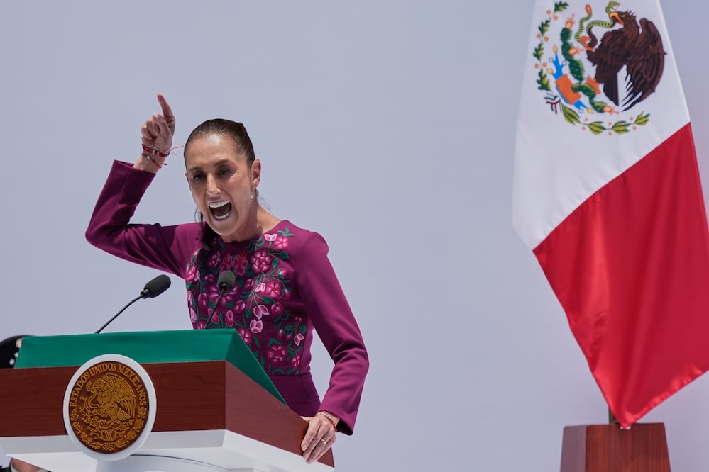 “México no es piñata de nadie”: Sheinbaum responde a presiones de Estados Unidos y celebra dos años de victoria. (AP Photo/Marco Ugarte)