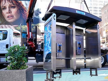 Imágenes. Nueva York desconecta su última cabina pública de monedas