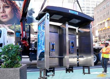 Imágenes. Nueva York desconecta su última cabina pública de monedas