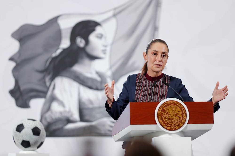 México se prepara para el 25N: Sheinbaum exige paz en las marchas. EFE/ Isaac Esquivel