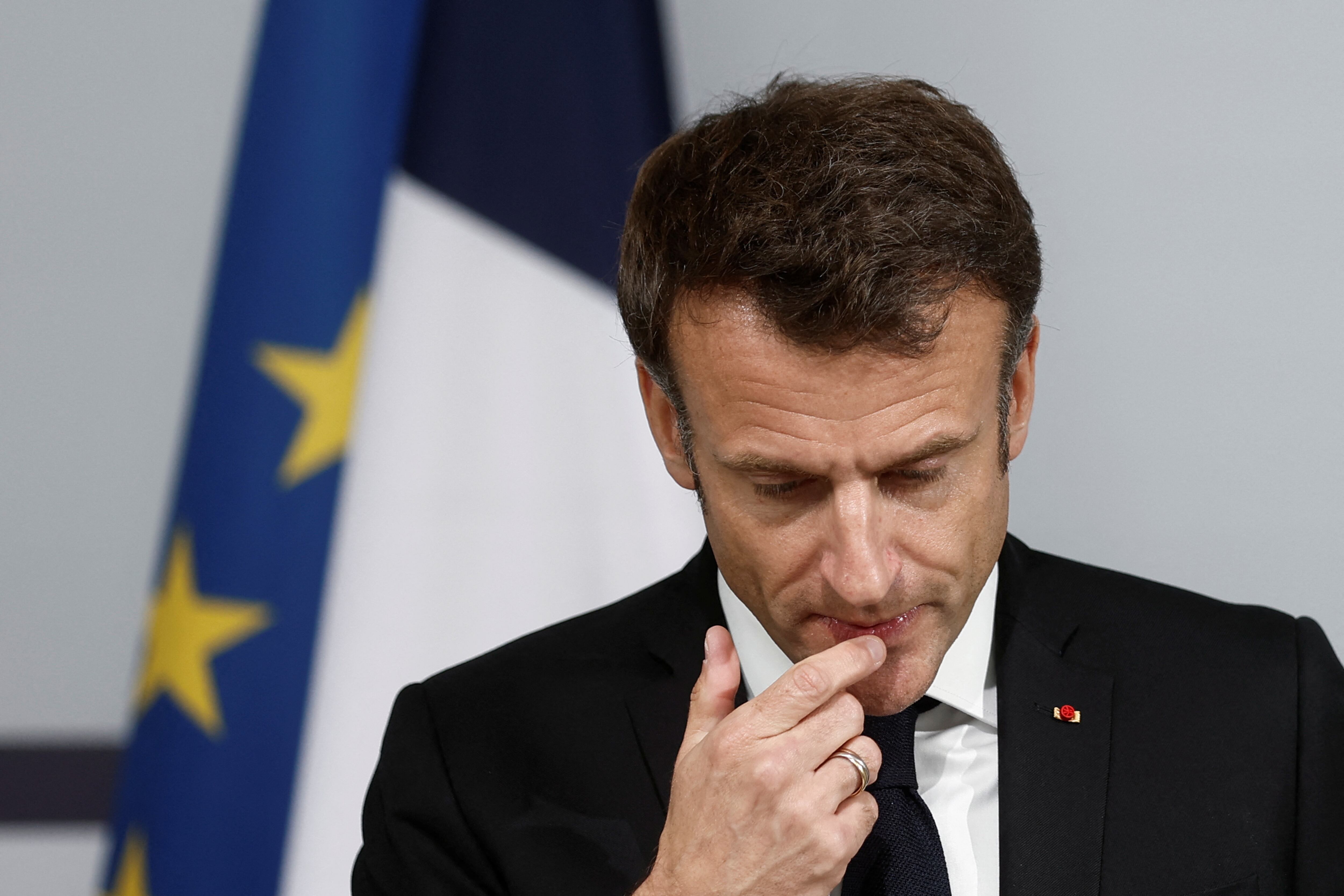 Emmanuel Macron expresa “indignación” por rehenes muertos en Gaza; pide ...