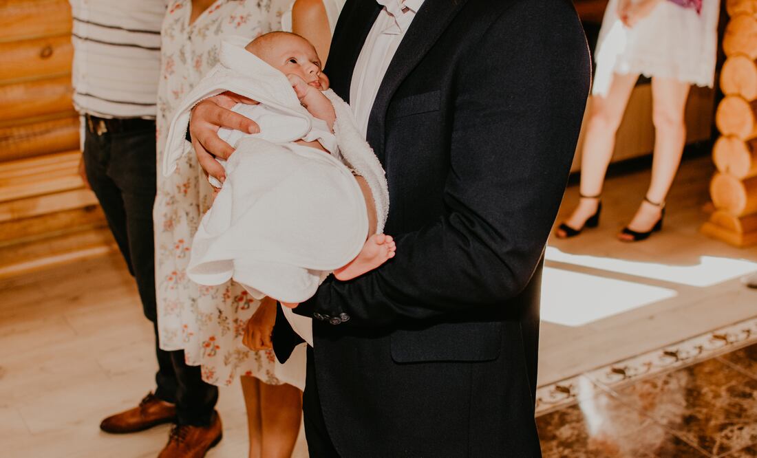 El Vaticano admite padrinos de bautismo transexuales "con condiciones". Foto iStock / Andrii Drachuk