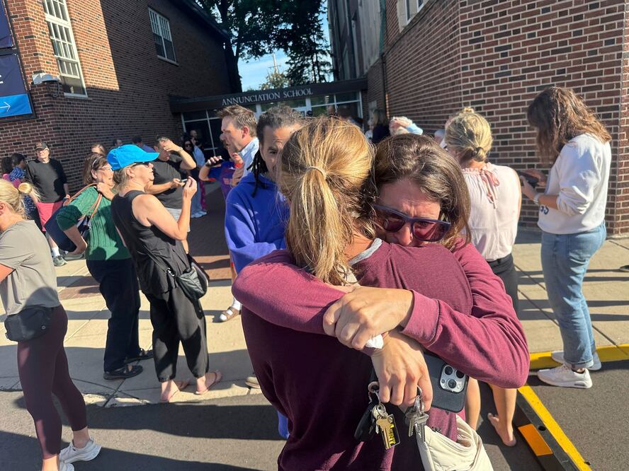 Tiroteo en escuela de Minneapolis: hay al menos dos personas muertas y 20 heridas. Foto: Richard Tsong-Taatarii/Star Tribune vía AP