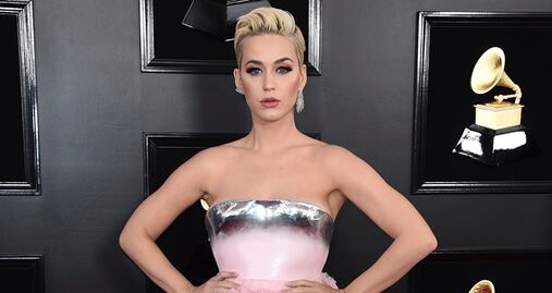 Katy Perry presume su silueta con top y leggings floreados