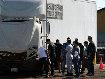 Requisitos para ser un conductor de camión de carga en Estados Unidos