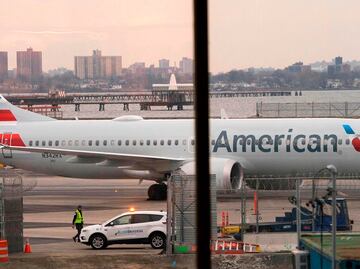 Pilotos de American Airlines demandan a aerolínea para frenar vuelos a China