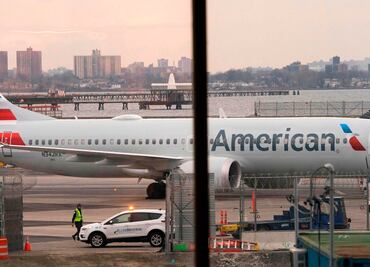 Pilotos de American Airlines demandan a aerolínea para frenar vuelos a China