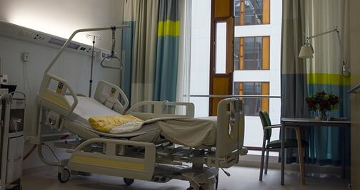 Alertan por implantes de seno relacionados con cáncer