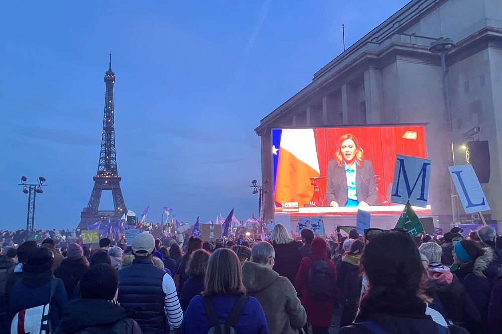 Francia hace historia al consagrar el derecho al aborto en su Constitución. (AP Photo/Oleg Cetinic)