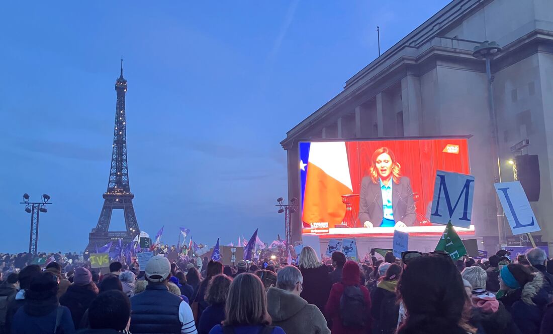 Francia hace historia al consagrar el derecho al aborto en su Constitución. (AP Photo/Oleg Cetinic)