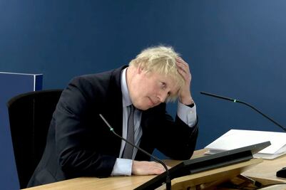 Boris Johnson pide perdón por la gestión del Covid-19: 'Entiendo el dolor y las pérdidas"