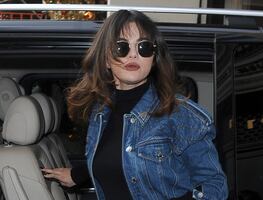 Selena Gomez sorprende en Instagram con foto en bikini