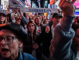 Miles de personas se manifiestan en el corazón de Nueva York en apoyo a Israel