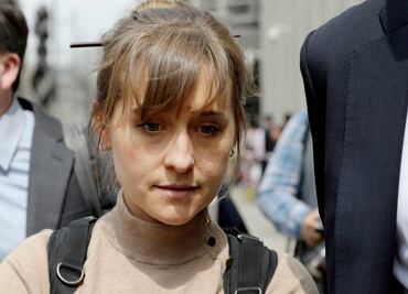Allison Mack, actriz de "Smallville", sale de prisión tras colaborar en caso de tráfico sexual vinculado a culto NXIVM