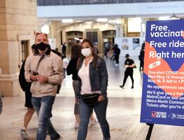 Comienza vacunación de turistas en Grand Central de NY