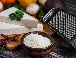 FDA retira queso cotija mexicano por riesgo de salud vinculado a contaminación de listeria