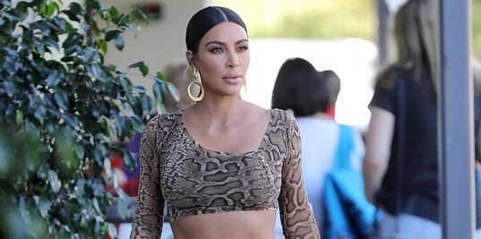 Kim Kardashian conquista Instagram con selfie en bikini rosa