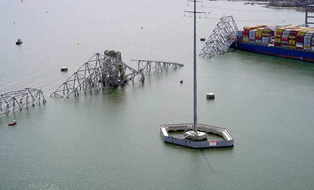 Puente en Baltimore: Hallan dos cuerpos en un coche que cayó al agua por el derrumbe. (Maryland National Guard via AP)