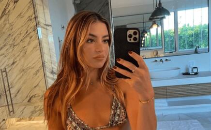 Sarah Kohan se luce en micro bikini durante paseo en yate 