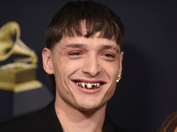 ¿Meten a Peso Pluma a rehabilitación tras terminar con Nicki Nicole y cancelar en Viña del Mar? Esto se sabe