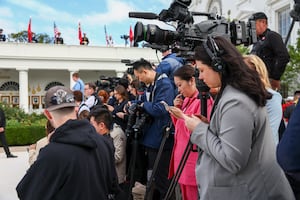 Pese a orden judicial, Casa Blanca impide entrada a periodistas de CNN, MS NOW y Politico