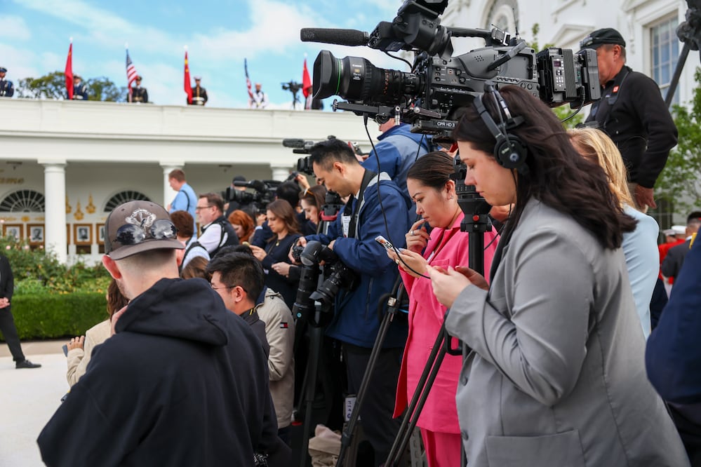 Pese a orden judicial, Casa Blanca impide entrada a periodistas de CNN, MS NOW y Politico. EFE/EPA/JIM LO SCALZO