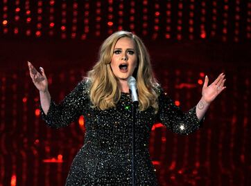 ¿Adele en el Super Bowl 2026? Afirman que encabezará el show de medio tiempo