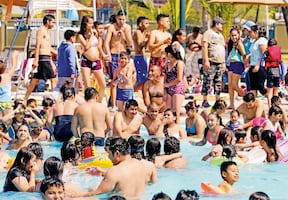 Sudor, orina, mucosidad y hasta heces en albercas intensifican olor a cloro; CDC alerta a nadadores