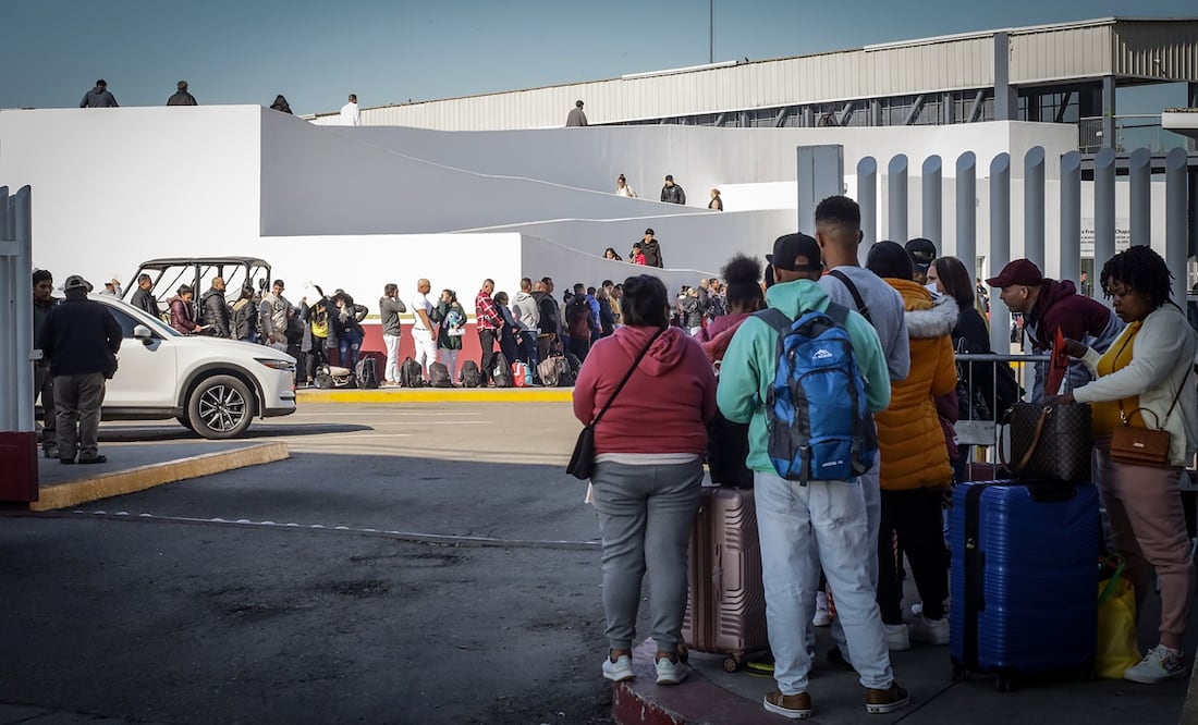 Migrantes están a la deriva en la frontera de California-México tras el cierre de refugio. Foto: EFE